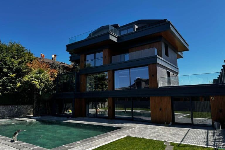 Acarkent'te 2000m2 Arsa İçinde Yenilenmiş Sıfır Villa