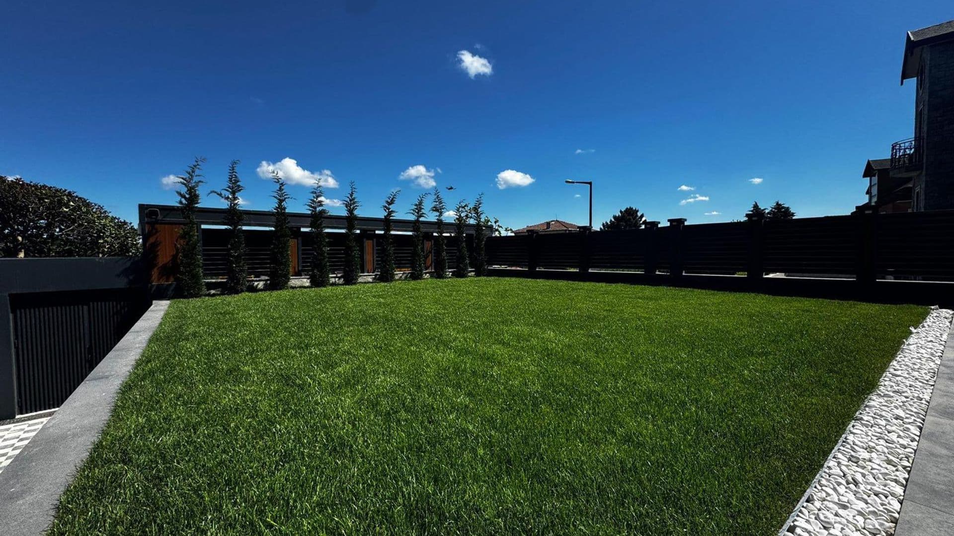 Acarkent'te 2000m2 Arsa İçinde Yenilenmiş Sıfır Villa 3