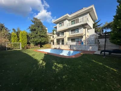 Acarkent'te İçi Yenilenmiş Satılık B Tipi Villa 1