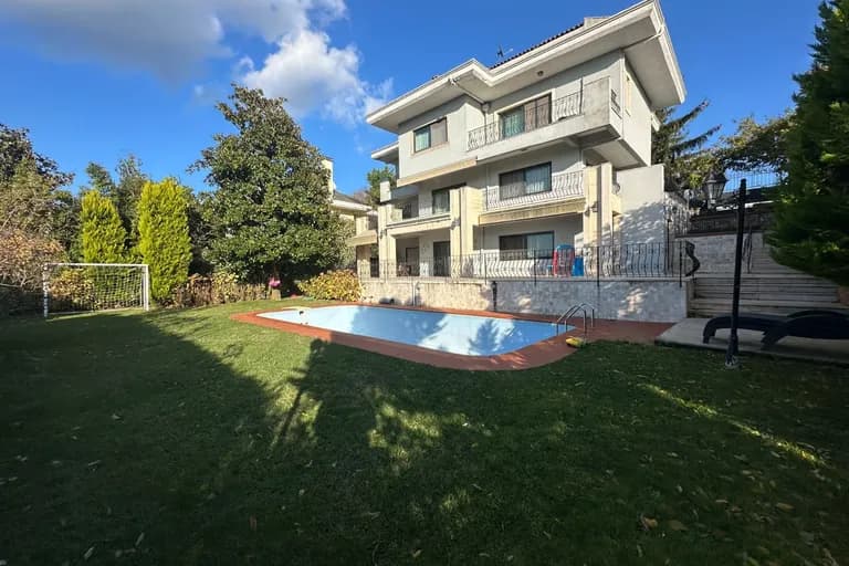 Acarkent'te İçi Yenilenmiş Satılık B Tipi Villa