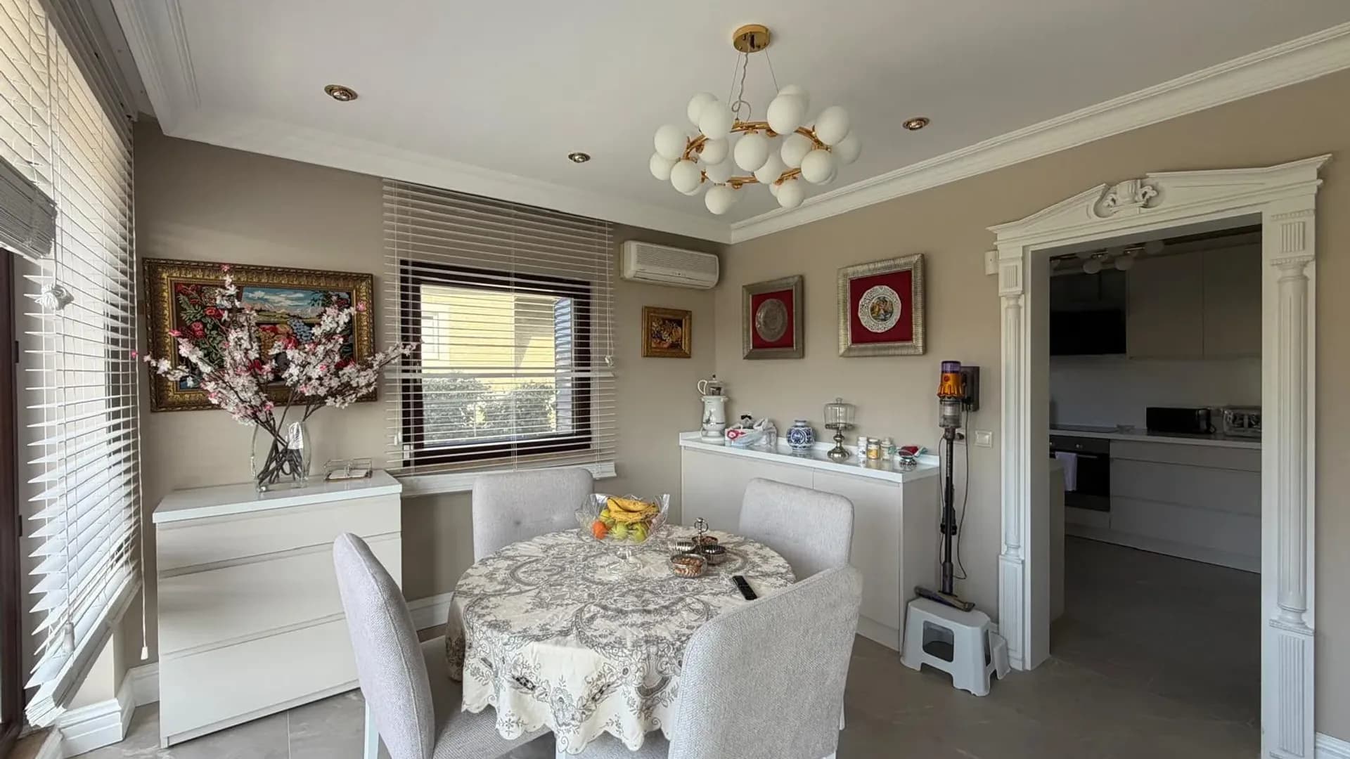 Acarkent'te Düz Girişli ve Büyük Bahçeli Modern Satılık Villa 5