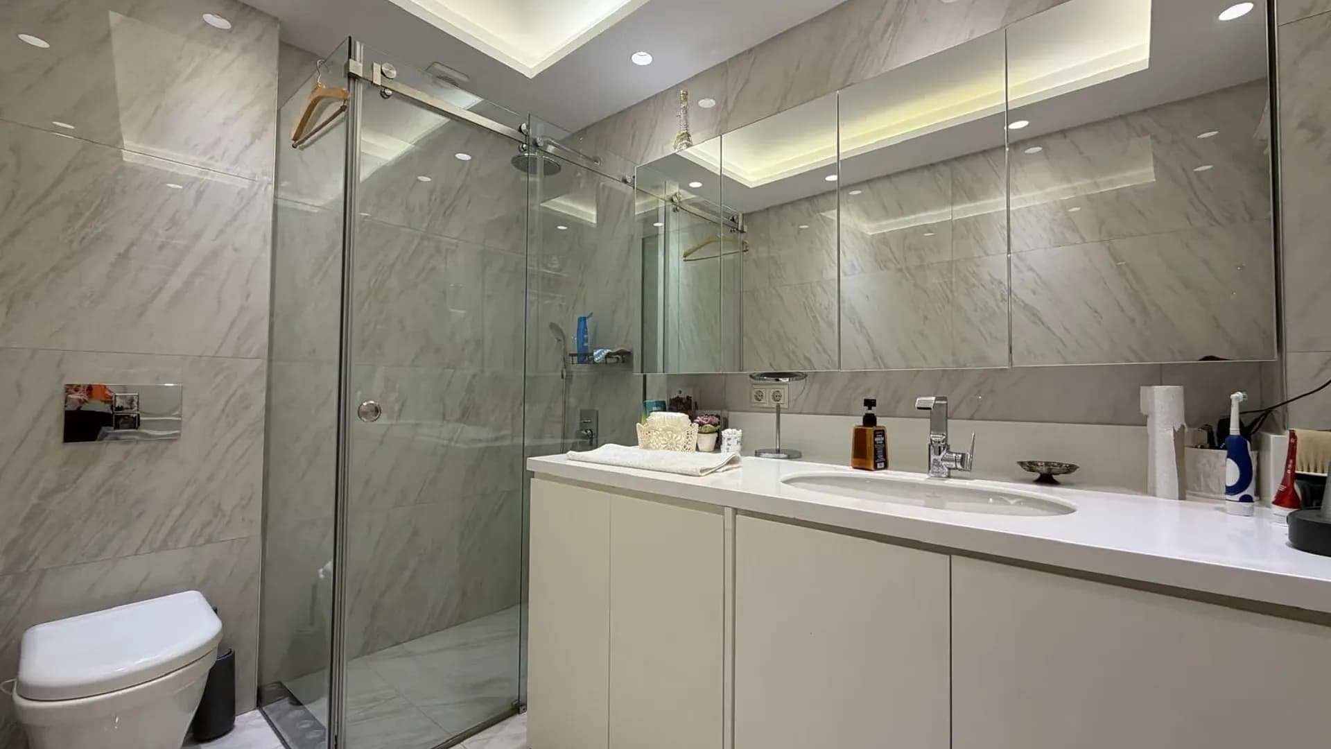 Acarkent'te Düz Girişli ve Büyük Bahçeli Modern Satılık Villa 9