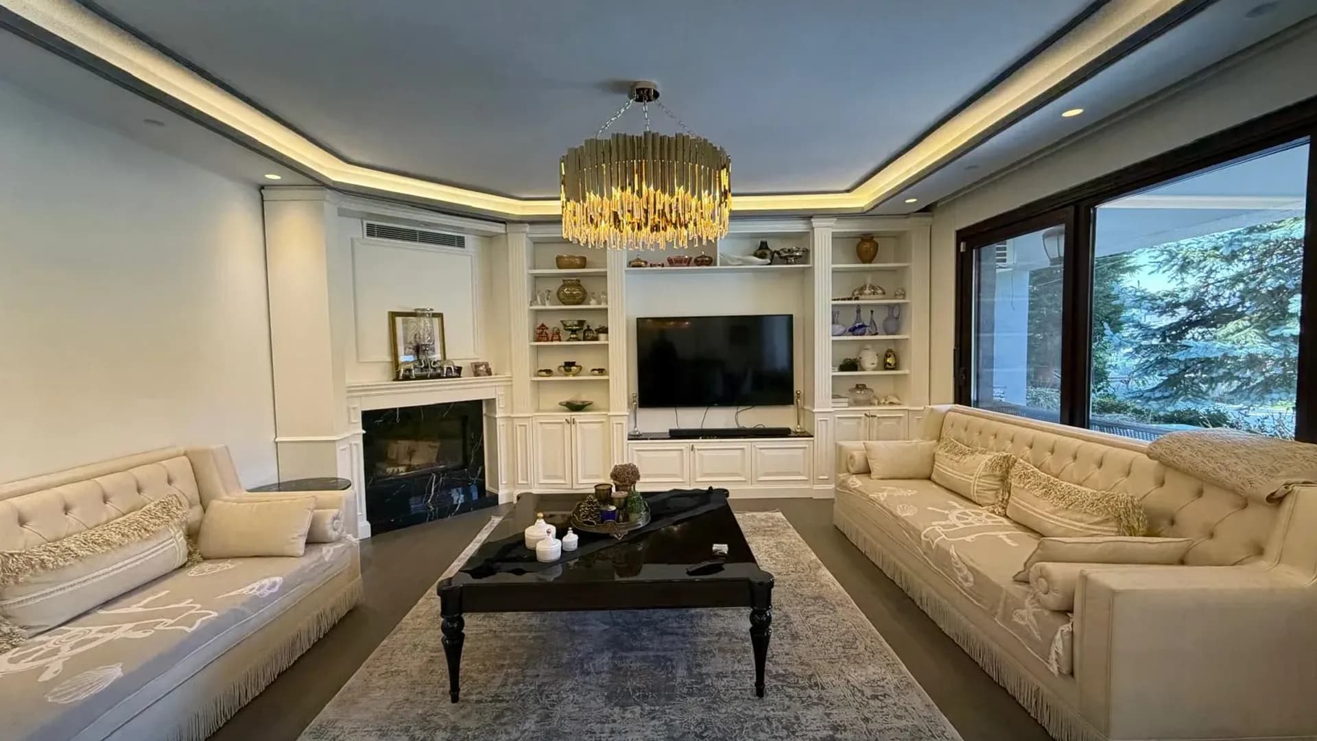 Acarkent'te Düz Girişli ve Büyük Bahçeli Modern Satılık Villa 13