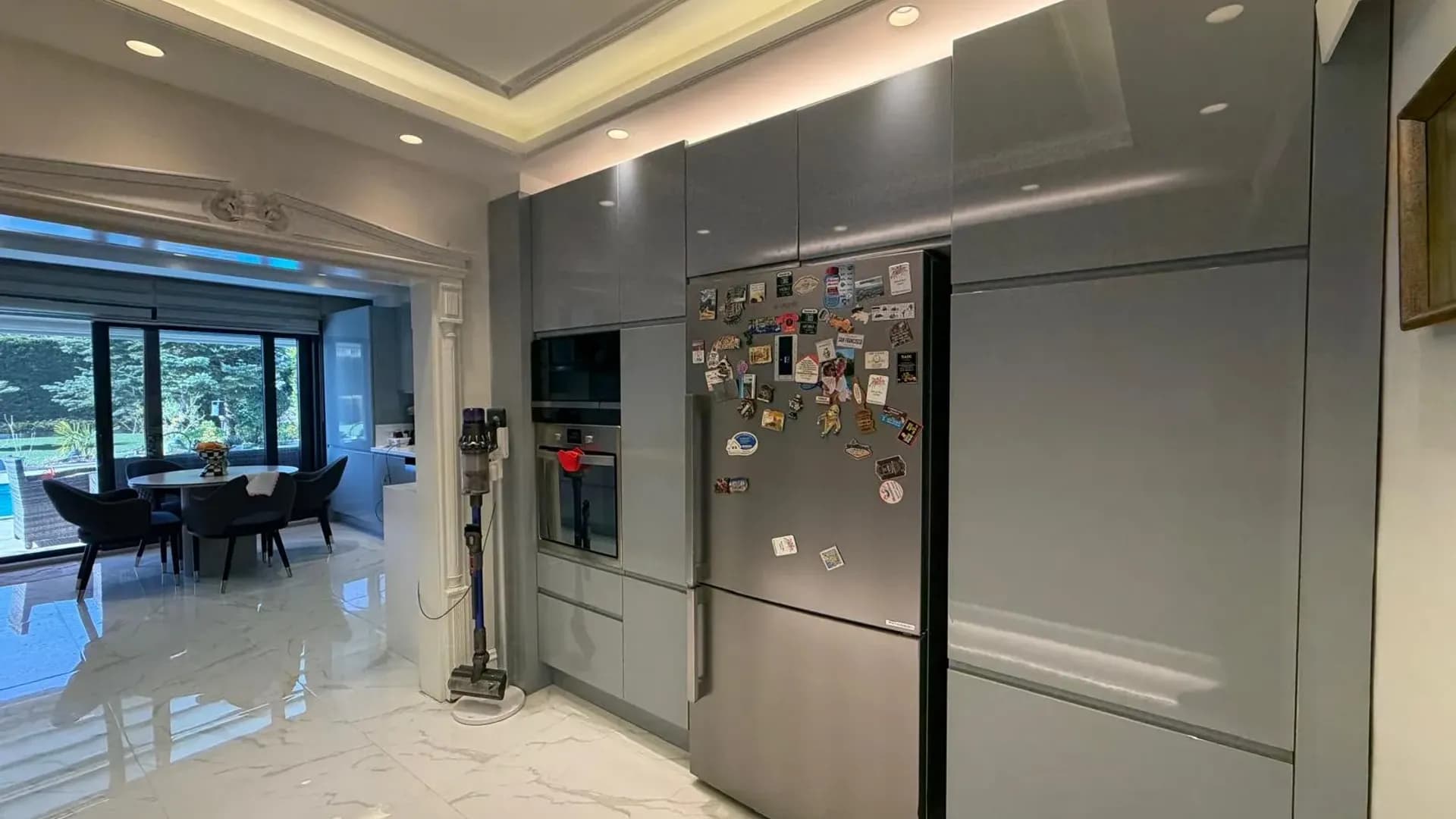 Acarkent'te Düz Girişli ve Büyük Bahçeli Modern Satılık Villa 17