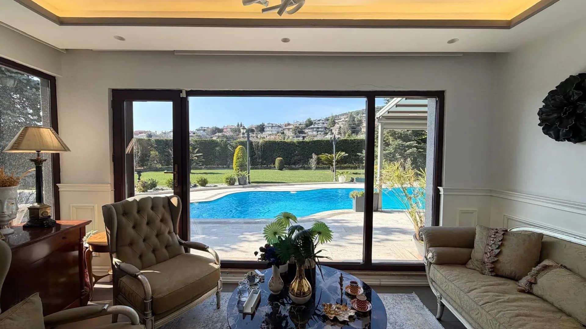 Acarkent'te Düz Girişli ve Büyük Bahçeli Modern Satılık Villa 26