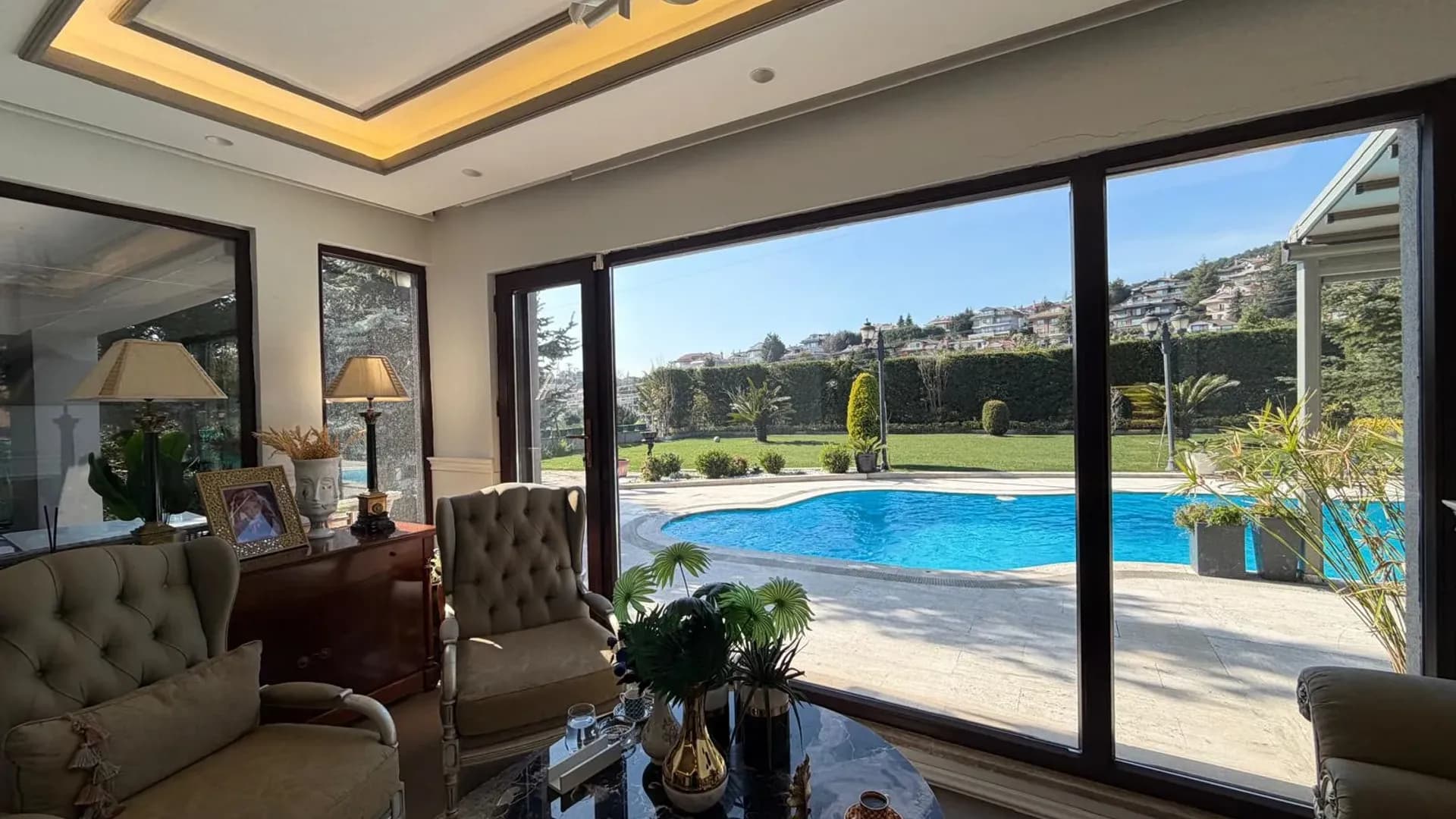 Acarkent'te Düz Girişli ve Büyük Bahçeli Modern Satılık Villa 27