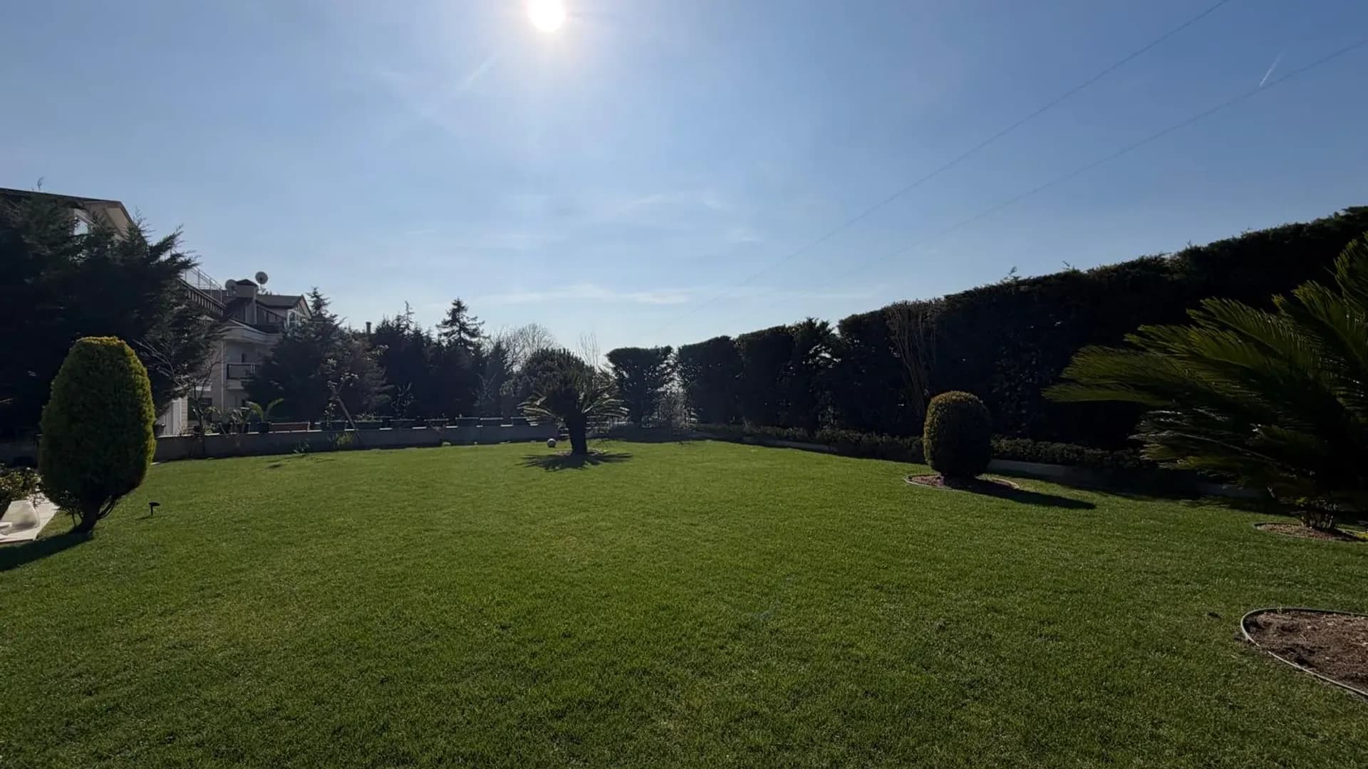 Acarkent'te Düz Girişli ve Büyük Bahçeli Modern Satılık Villa 34