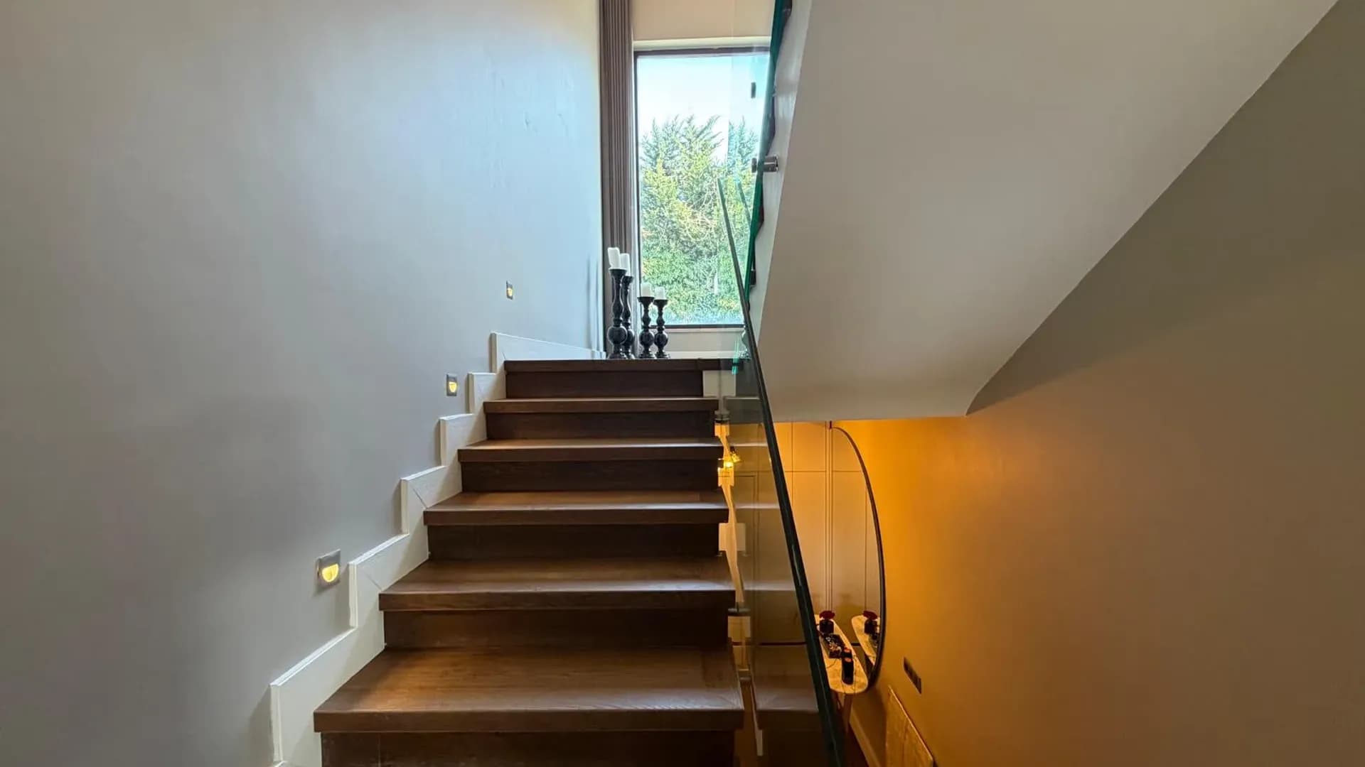 Acarkent'te Düz Girişli ve Büyük Bahçeli Modern Satılık Villa 41