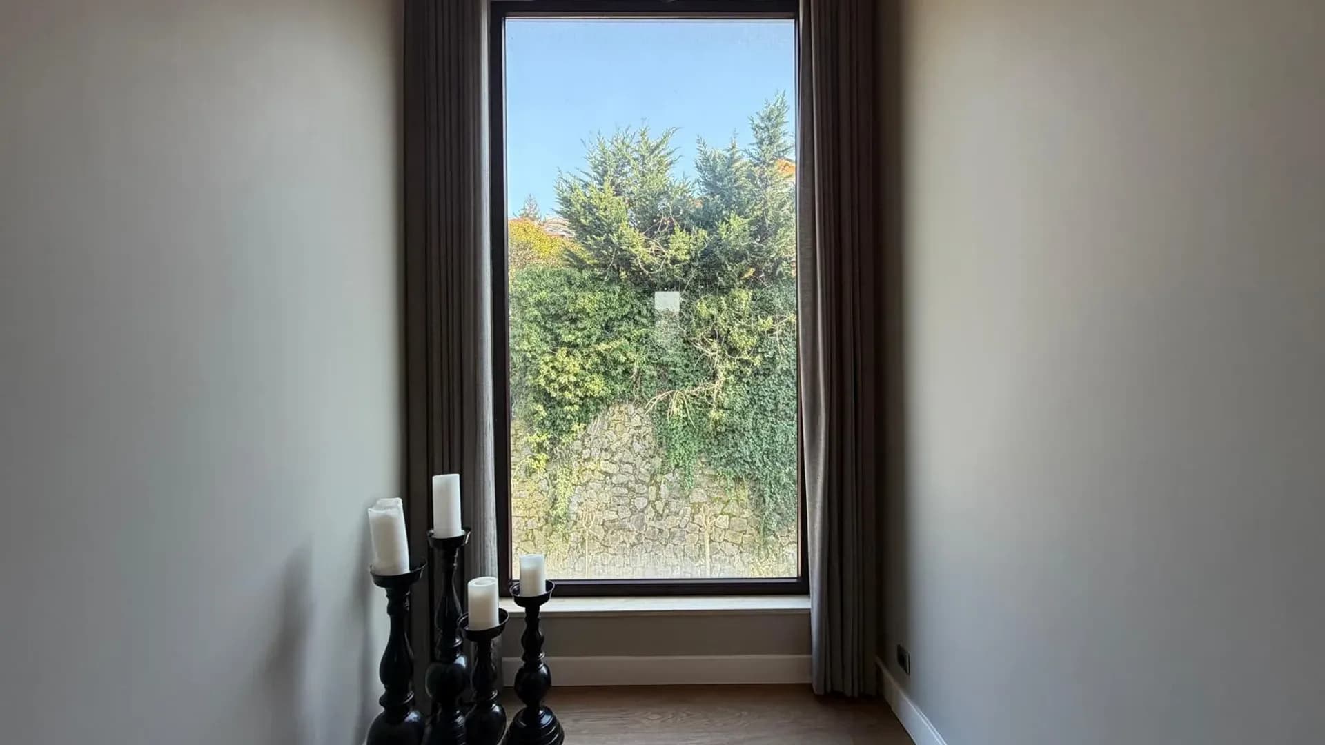 Acarkent'te Düz Girişli ve Büyük Bahçeli Modern Satılık Villa 42