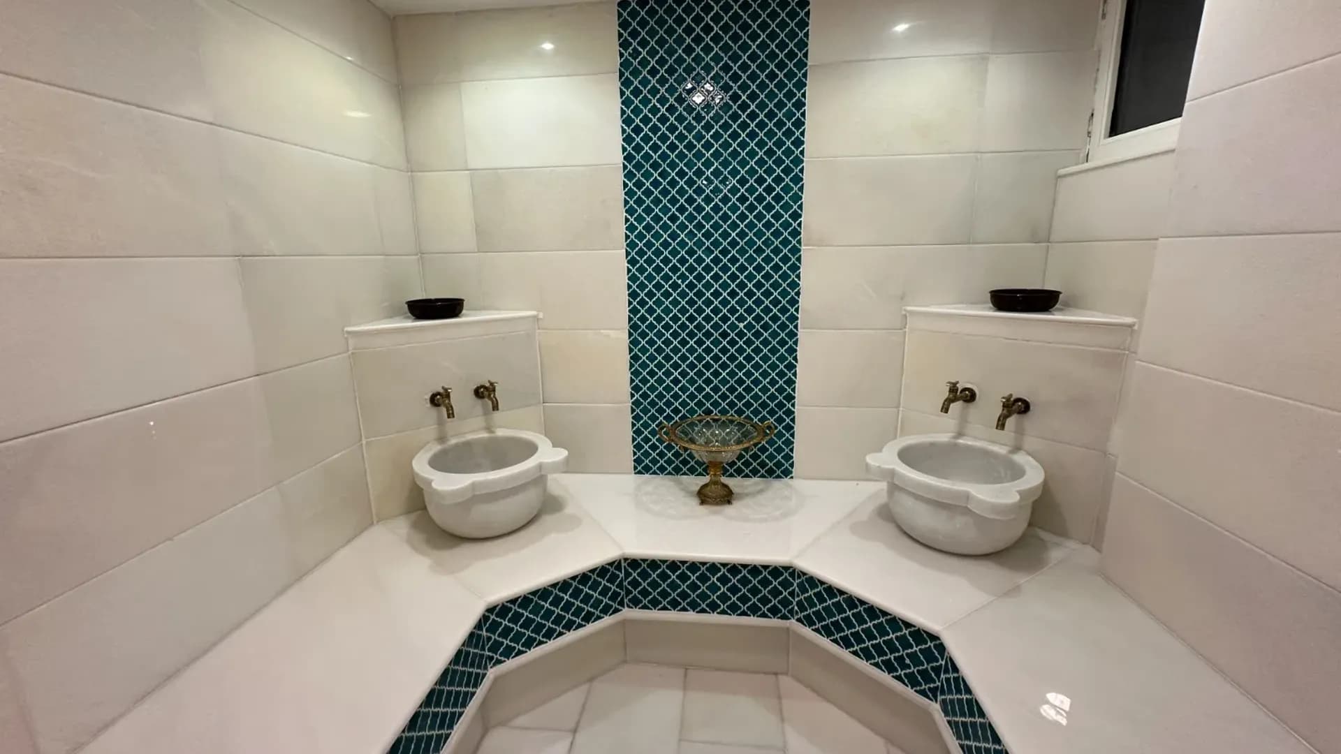 Acarkent'te İçi Yenilenmiş Satılık B Tipi Villa 19