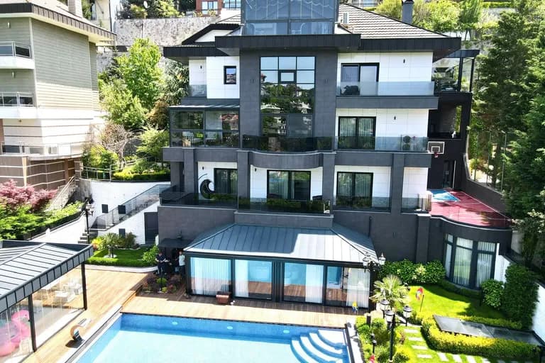 Acarkent'te 5 Katlı Harici Müştemilatlı Modern BR Satılık Villa