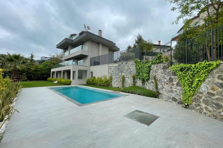 Acarkent'te Satılık Yenilenmiş Satılık Ticari Villa 1