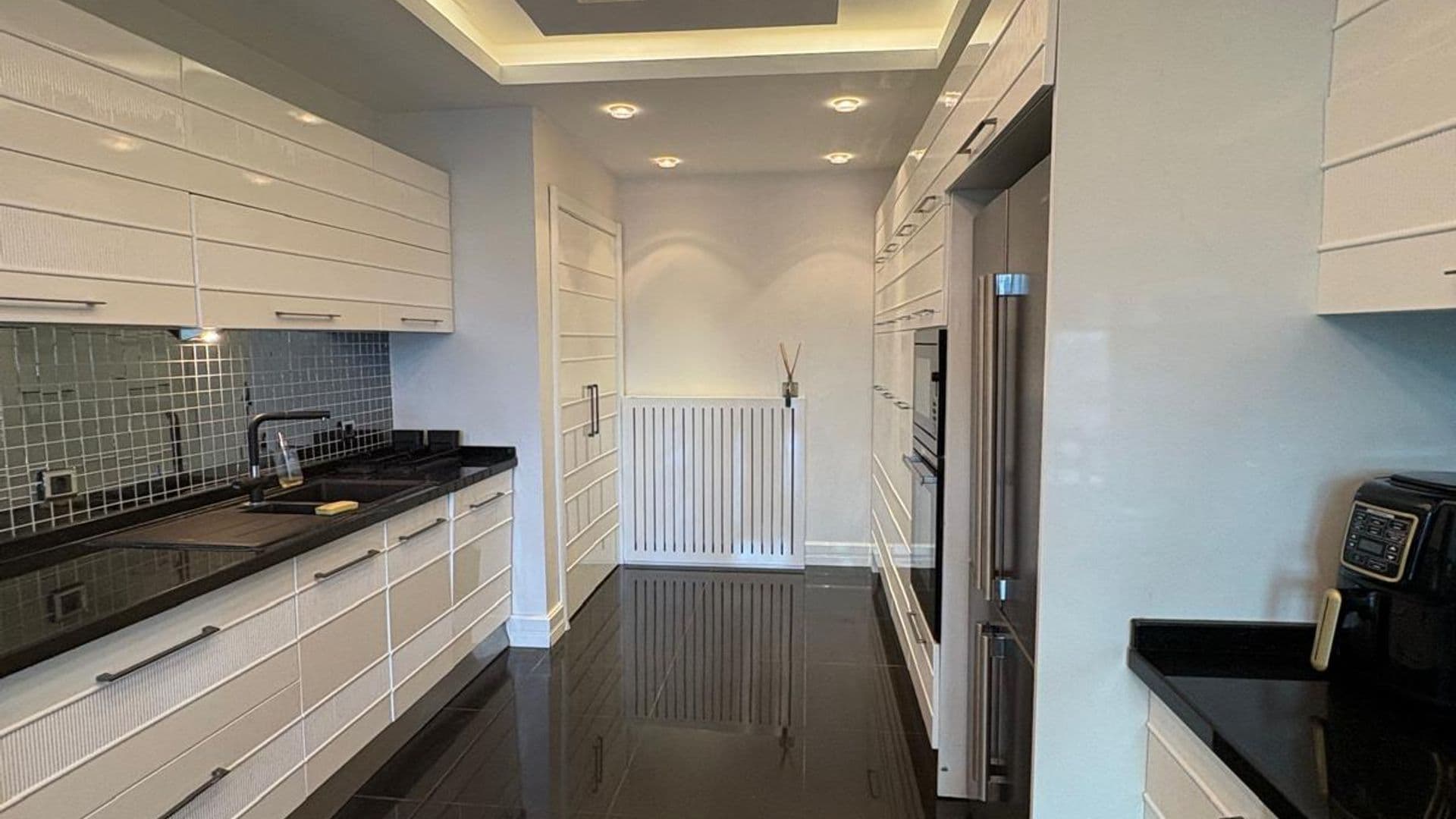 Acarkent'te 5 Katlı Harici Müştemilatlı Modern BR Satılık Villa 9