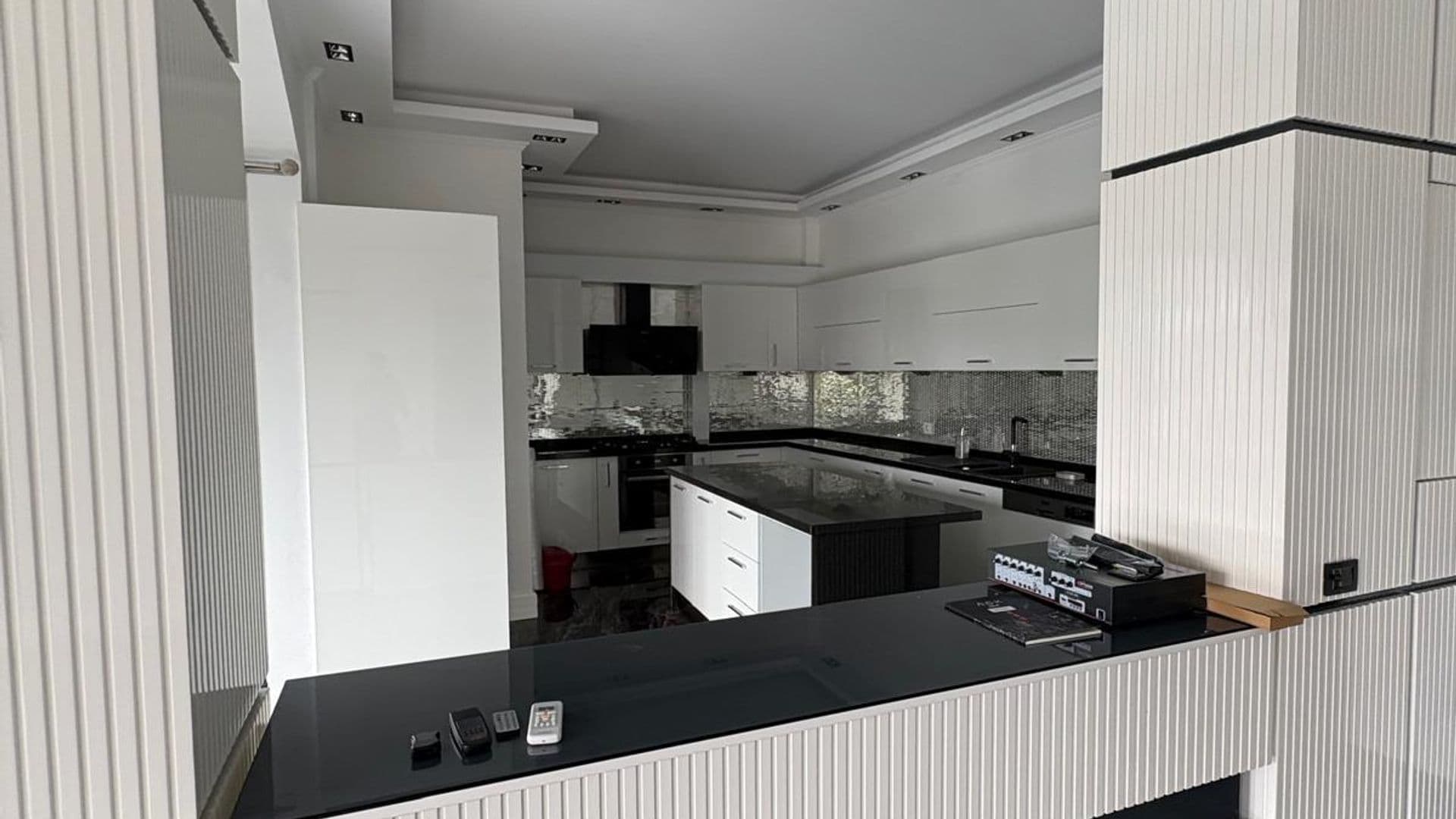 Acarkent'te 5 Katlı Harici Müştemilatlı Modern BR Satılık Villa 11