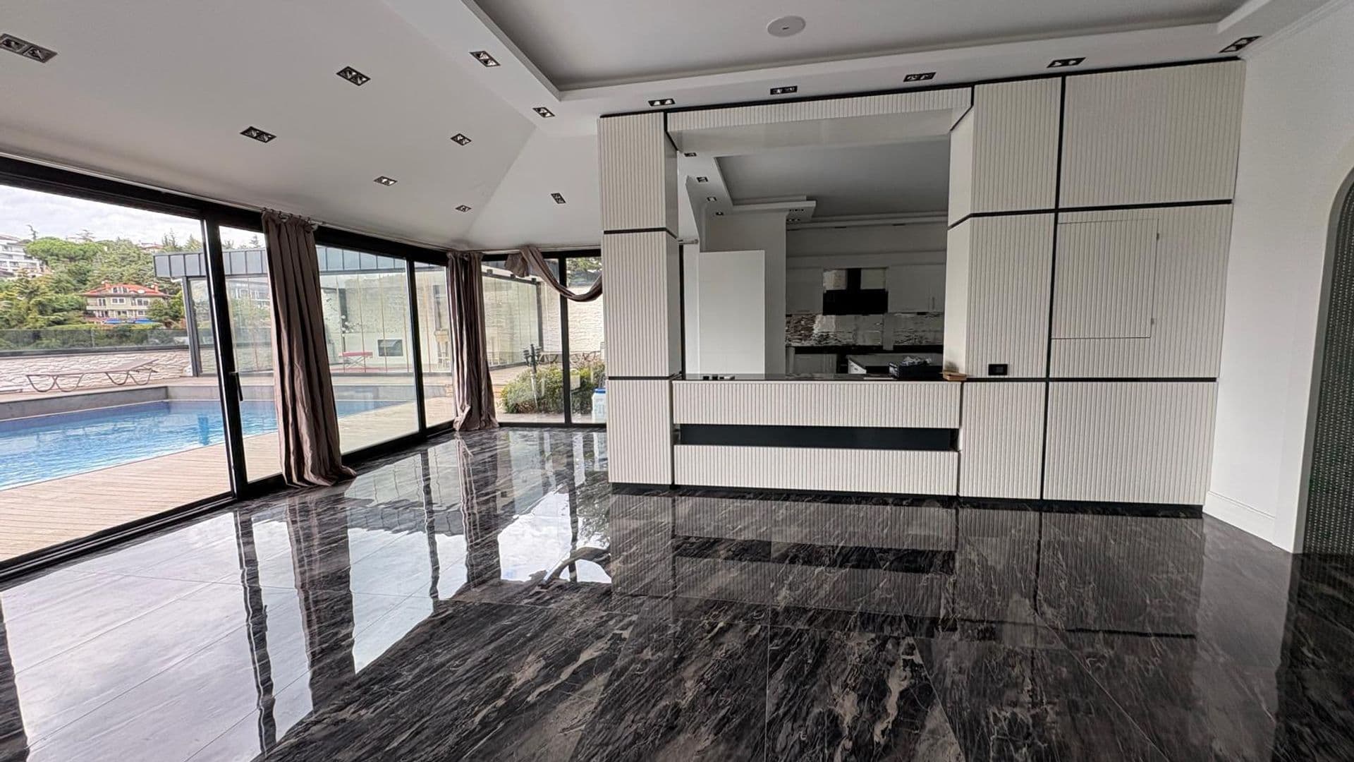 Acarkent'te 5 Katlı Harici Müştemilatlı Modern BR Satılık Villa 13